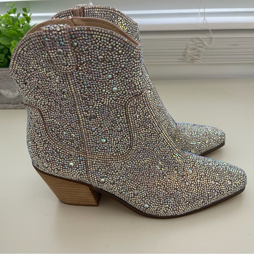 NWT Matisse Silver Rhinestone Western Boots Size 8